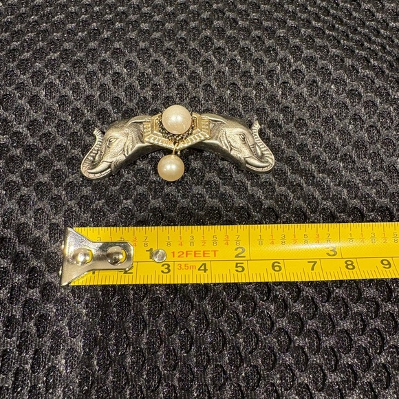 Vintage Elephant Brooch with Faux Pearls - Tribal-Inspired Design - Picture 7 of 8